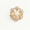 Broche de trébol de cuatro hojas de lujo con diamantes, pequeño pasador de aleación para trajes de mujer, chaquetas, cárdigans y decoraciones de cuello