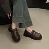 Mocassins Redondos Retro Franceses Femininos 2026 Outono Novo Versátil Slip-on Estilo Britânico Plano Pequenos Sapatos de Couro Femininos