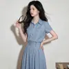 Moda Verão 2026, Design Muito Bonito e Único, Conjunto de Duas Peças Azul (Camisa e Saia) para Mulheres