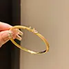 Pulsera Envolvente Totalmente Diamantada~Estilo Lujo Ligero Zirconia Doble Capa Enrollada Cierre Redondo Oro Real 18K Electrochapado Joyería de Gama Alta para Mujeres
