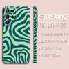 Funda de teléfono con estampado de patrón de onda fluida bicolor verde adecuada para Samsung 22+/S23 Ultra, funda rígida tipo película delgada y ligera