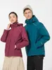 Chamarra con capucha y forro desmontable tres en uno para hombre, a prueba de viento e impermeable, adecuada para senderismo y montañismo al aire libre, estilo moderno