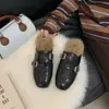 Pantuflas peludas de suela plana, medias pantuflas de punta cerrada, calzado de exterior para mujer, nuevo estilo otoño e invierno, mules sin talón, zapatos pequeños de cuero, pantuflas de algodón