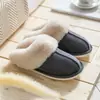 Zapatillas de gamuza y algodón 2021 para casa otoño e invierno amantes cálidas gruesas de lana zapatillas para hombre y mujer zapatos de algodón de comercio exterior venta al por mayor
