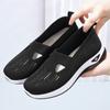 Zapatos de Mujer Transfronterizos Talla Grande Zapatos de Mujer Superficie de Malla Transpirable Zapatos de Tela de Pekín Antiguos Suela Suave No Cansan los Pies Slip-on Zapatos de Mamá