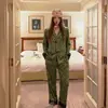 Pijama de Seda Gelo de Estilo Coreano de Alta Qualidade com Estampa de Leopardo para Mulheres, Novo Conjunto de Loungewear de Manga Longa com Acabamento em Renda para Primavera e Outono que Pode Ser Usado Fora