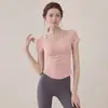 Estilo nuevo de primavera, sensación de segunda piel, amigable con la piel, con almohadilla en el pecho, manga corta, top deportivo de fitness para pilates y yoga, camiseta de alta gama