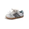 Nuevos Zapatos Infantiles de Moda para Niñas 2026, Zapatillas de Entrenamiento Estilo Alemán con Velcro, Tenis de Caña Baja con Suela Suave para Estudiantes, Zapatos Casuales Versátiles