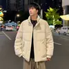 Nuevo Chaquetón Puffer Cálido para Hombre Otoño/Invierno 2026 con Relleno de Plumón de Pato Blanco 90, Diseño Texturizado con Cuello Alto de Raya Vertical, Marca Gruesa de Moda