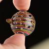 Colgante de pez globo enojado tallado en madera de sándalo rojo, colgante de juego de texto de madera de ciprés coloreada, accesorios DIY, lindo regalo para pareja
