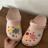 Nuevos dijes para zapatos de flor de acrílico de dopamina, accesorios decorativos desmontables únicos y lindos para zuecos de niños
