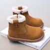Botas de nieve para niños 2025 invierno zapatos de pelo niñas más terciopelo Birkenstock botas de cuero niño mediano cálido cómodas dos botas cortas de algodón