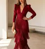 2025 Nuevo Vestido Largo Elegante Cruzado Europeo y Americano para Mujer con Escote en V, Cintura Ajustada con Borlas, Color Rojo Vino