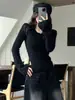 Estilo chica picante, capa base de punto sin hombros, suéter interior de otoño e invierno para mujer, ajuste ceñido, top asimétrico de manga larga