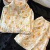 Pijama fofo de lua e estrelas em desenho animado, conjunto de duas peças com shorts de manga curta e cardigã para o verão, adequado para meninas usarem como roupa de casa