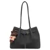 Bolso de color liso para el día a día para otoño de 2026, con un diseño texturizado y plisado, bolso de axila estilo coreano, gran capacidad, elegante, con estilo y moderno bolso de hombro para mujer