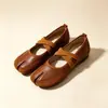 Outono 2026 Novos Sapatos Mary Janes Rasos Retro de Couro Macio com Tiras Cruzadas e Bico Dividido, Planos, Antiderrapantes, com Solado Macio