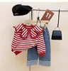Conjunto de Menina Primavera/Outono 2026 Transfronteiriço: Conjunto de Duas Peças: Moletom de Manga Longa com Gola Listrada + Calça Jeans com Miçangas