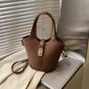 Popular transfronteiriça este ano bolsas populares femininas grande capacidade 2024 novo outono e inverno bolsa mensageiro fosca vintage bolsa balde