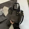 Bolsos de nicho texturizados de alta calidad 2024 nuevos bolsos para mujer versátiles bandoleras retro de hombro bolsos cubo portátiles de moda