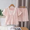 2026 Nuevo Estilo Algodón Nube Pijamas de Niña Verano Delgados Manga Corta Pantalones Encaje Princesa Niña Pequeña Ropa de Casa Conjunto