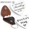 Token de abrazo de bolsillo de acero inoxidable transfronterizo amor doble cara con letras corazón de melocotón púa de guitarra llavero con estuche de cuero accesorios