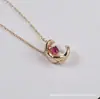 Versão de Luxo do Colar Chanel V Ouro Gelo Lunar Cruz Diamante com Banho Espesso em Ouro 18K Ouro Rosé Colar Coco