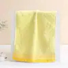 Venta al por mayor de fábrica toalla para niños de oso liso de fibra de bambú suave absorbente toalla para bebé toalla para jardín de niños