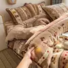 Juego de colcha de terciopelo de leche con borde de concha estilo ins, juego de cuatro piezas de cubierta de edredón de forro polar coral y franela engrosada para invierno, juego de tres piezas para dormitorios