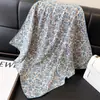 Pañuelo cuadrado pequeño floral pastoral de seda de imitación Pañuelo de seda para mujer Primavera y verano Combinación con todo Decorativo Pañuelo para la cabeza estilo coreano Verano Fotografía