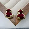 Brincos de Pérola Red Velvet Pony para Mulheres, Tarraxas de Orelha Deslumbrantes e Únicas, Brincos Super Bonitos com Tema do Zodíaco 2025