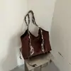 Bolsa de mão fashion com design exclusivo 2026 outono nova bolsa versátil de ombro e axila bolsa tote retrô para o dia a dia bolsa grande