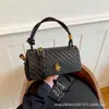 Las populares bolsas pequeñas tejidas de este año para mujer 2026 nueva moda versátil bolsa cruzada bolso de mano para ir al trabajo bolsa cuadrada pequeña de un solo hombro