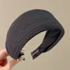 Nueva diadema de ala ancha 2026 para mujer, diseñada para levantar la línea del cabello y mantener el cabello en su lugar mientras te lavas la cara, con un estilo retro adecuado para otoño e invierno, y ofreciendo un aspecto sofisticado