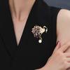 Nova broche de peixe animal Garça Branca pérola de água doce nicho transfronteiriça criativa micro cravejado zircônia broche de lapela pin de roupa