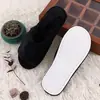 Venta al por mayor de fábrica zapatillas de algodón con suela gruesa de otoño e invierno para el hogar zapatos de algodón tipo media bolsa Mao Mao zapatillas de algodón de color liso