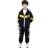 Roupas Infantis Conjunto de Outono para Meninos 2025 Atacado Novo Estilo para Meninos Mais Velhos Primavera e Outono Conjunto Esportivo Elegante de Duas Peças Versão Coreana