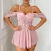 Estilo europeu e americano, sexy e sedutor, com um design de renda floral 3D, uma camisola estilo princesa com mangas ombro a ombro e um aro de suporte para um visual sensual e divertido.