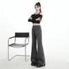 Calça Flare Jeans Cinza Vintage de Cintura Alta para Mulheres com Corpo Tipo Pera, Caimento Solto, Perna Larga, Levemente Flare com Efeito de Caimento