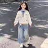Estiloso Dulce Estilo Coreano Individual para Niñas Sudadera con Capucha Patchwork Falsa de Dos Piezas Cuello Polo Conjunto de Jeans Dulce Lindo Moderno