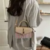Bolso tejido estilo coreano para mujer, nuevo de moda 2026, bolso cuadrado pequeño versátil con bloques de color, bolso cruzado casual para el día a día al por mayor
