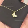 Fanjia versão topo borboleta pequena colar de madrepérola branca, corrente para clavícula para mulheres, banhado a ouro 18K, pulseira de trevo de quatro folhas de luxo leve fábrica
