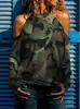 Ropa de mujer europea y americana 2024 nueva y moderna camiseta de camuflaje con cuello Bardot desgarrado de manga larga top personalizado para mujer