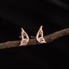 Brincos femininos pequenos e simples Aço inoxidável Light Luxury Hollow Butterfly Wings Brincos Acessórios distintivos para todos os jogos