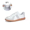 Zapatillas de entrenamiento alemanas de cuero genuino, nuevo modelo 2026, zapatillas planas para mujer, zapatos Forrest Gump con cordones, zapatos blancos casuales versátiles para mujer