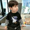 Camiseta de manga larga para niño, algodón puro, nuevo modelo 2026, camiseta base tipo dos piezas para niños, top interior para niños mayores, para primavera y otoño