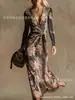 Vestido Transfronteiriço Novo Estilo com Decote em V e Mangas Longas com Elementos de Impressão Digital 3D, Saia Fashion e Personalizada para Marcar a Cintura para Mulheres
