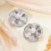 Aretes de Moda de Lujo Ligero Europeo y Americano con Diseño de Pétalos de Hoja de Ginkgo, Personalidad Transfronteriza, Sentido Avanzado, Exquisitos Aretes de Perlas