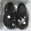 Sapatos Croc Femininos de Verão para Usar por Cima com Solado Grosso Nova Moda 2024 Sandálias e Chinelos de Dedo para Praia e Litoral para Mulheres