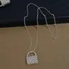 Collar Colgante de Bolso Hueco con Perlas, Estilo Casual de Moda para Mujer, Diseño Único, Cadena Versátil de Moda para Suéter, Modelo Nuevo